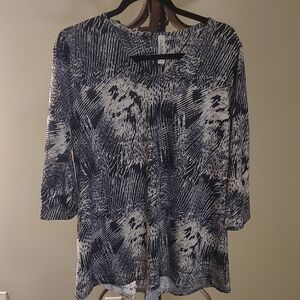 Cubism Los Angeles Black & White Rayon Monochrome Patterned Blouse